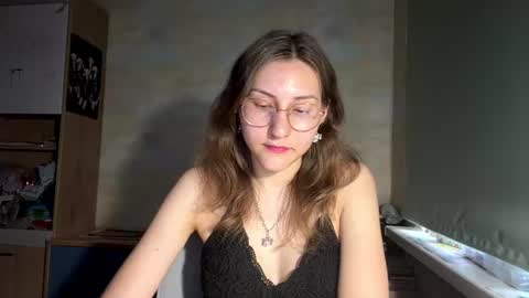 Mia online show from June 15, 2026, 4:42 pm