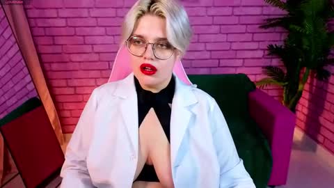 Snapshot of monikasweetie chatting on October 21, 2025, 11:00 am Monica online show from October 21, 2025, 11:00 am