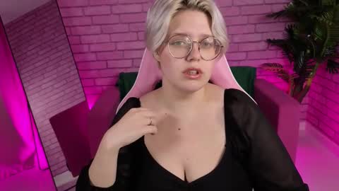 Snapshot of monikasweetie chatting on November 7, 2025, 10:59 am Monica online show from November 7, 2025, 10:59 am