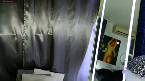 Snapshot of monique_a chatting on March 9, 2025, 5:06 pm Ask me online show from March 9, 2025, 5:06 pm