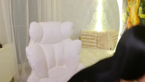 Snapshot of monique_a chatting on January 19, 2026, 5:44 am Ask me online show from January 19, 2026, 5:44 am