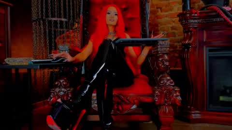 Snapshot of moniqueresse chatting on October 18, 2025, 12:17 pm Monique C online show from October 18, 2025, 12:17 pm