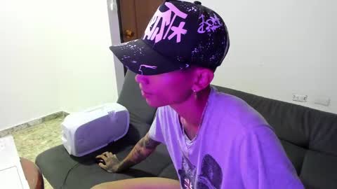 monkeyd_66 online show from January 9, 2025, 10:41 am