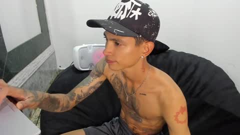 monkeyd_66 online show from January 22, 2025, 9:43 pm