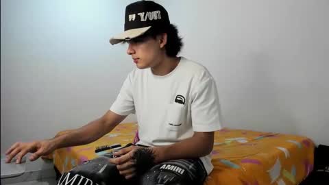 Snapshot of monky_0002 chatting on May 7, 2026, 9:20 pm monky_0002 online show from May 7, 2026, 9:20 pm