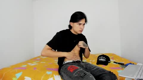 Snapshot of monky_0002 chatting on May 19, 2026, 8:15 pm monky_0002 online show from May 19, 2026, 8:15 pm