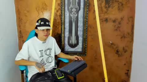 Snapshot of monky_0002 chatting on June 7, 2026, 7:28 pm monky_0002 online show from June 7, 2026, 7:28 pm
