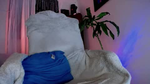 Snapshot of monnojones chatting on December 5, 2025, 3:15 am monnojones online show from December 5, 2025, 3:15 am