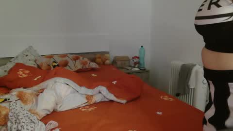 Monse online show from February 7, 2025, 9:37 am