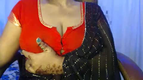 Snapshot of moody_maya chatting on October 31, 2025, 11:44 am Maya online show from October 31, 2025, 11:44 am