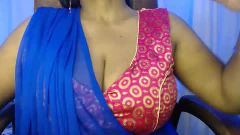 Snapshot of moody_maya chatting on November 3, 2025, 2:29 pm Maya online show from November 3, 2025, 2:29 pm