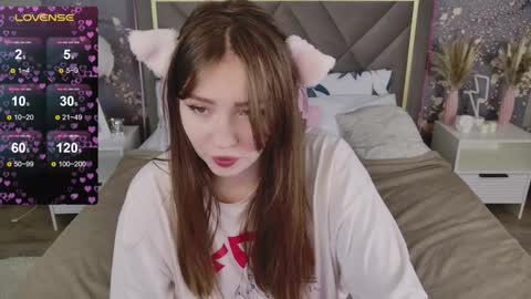 Moon  Bunny online show from November 30, 2025, 5:28 pm