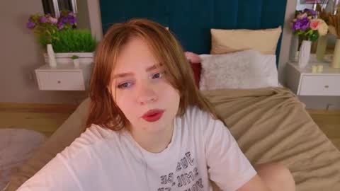 Moon  Bunny online show from December 4, 2025, 5:32 pm