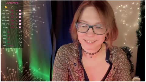 Snapshot of moon__girl chatting on December 21, 2024, 7:49 pm Roxy online show from December 21, 2024, 7:49 pm