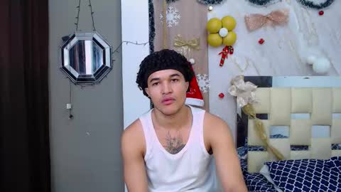 moon_and_fire_ online show from December 21, 2025, 3:35 am