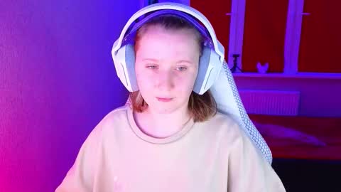 Lola online show from November 14, 2025, 3:22 pm