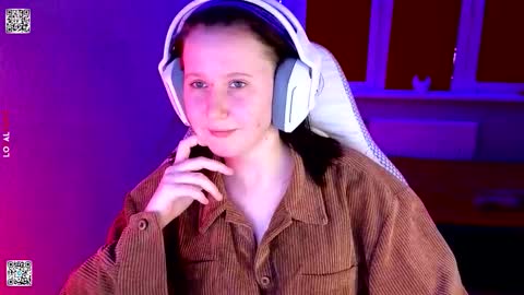 Snapshot of moon_avengers chatting on February 3, 2026, 4:01 pm Lola online show from February 3, 2026, 4:01 pm