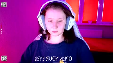 Snapshot of moon_avengers chatting on February 6, 2026, 9:01 am Lola online show from February 6, 2026, 9:01 am