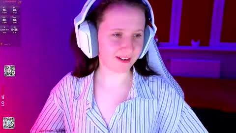 Snapshot of moon_avengers chatting on February 28, 2026, 7:37 pm Lola online show from February 28, 2026, 7:37 pm