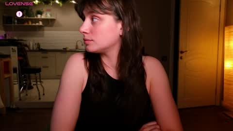 Luna  online show from April 15, 2026, 5:42 pm