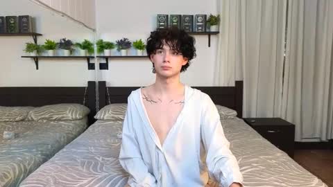 moon_gloww online show from February 12, 2026, 5:52 pm