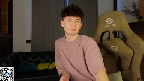 moon_gloww online show from March 10, 2026, 4:50 am