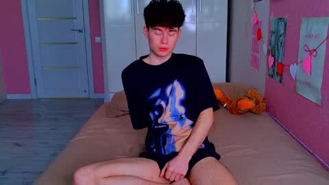 moon_gloww online show from March 21, 2026, 2:38 am