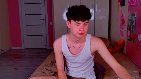 moon_gloww online show from March 22, 2026, 3:15 pm