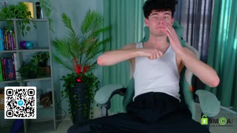 moon_gloww online show from April 2, 2026, 2:31 am