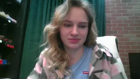 moon_light_girl online show from February 28, 2025, 11:12 pm