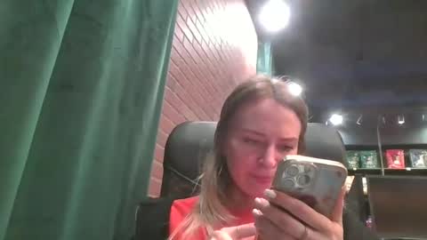 moon_light_girl online show from March 5, 2025, 6:12 pm