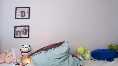 Snapshot of moon_rabbitt chatting on January 20, 2025, 12:07 pm Alice online show from January 20, 2025, 12:07 pm