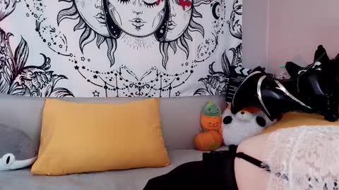 Snapshot of moon_rabbitt chatting on October 21, 2025, 8:04 am Alice online show from October 21, 2025, 8:04 am