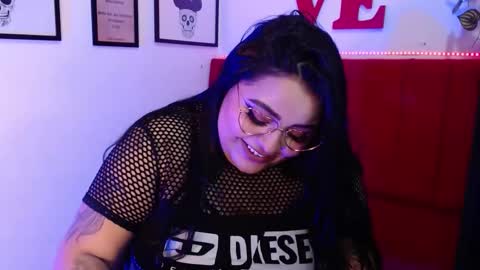 moon_sunflowers online show from February 27, 2025, 2:53 am