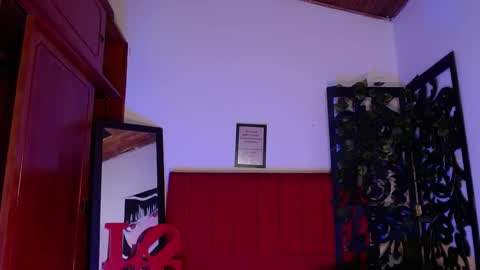 moon_sunflowers online show from October 10, 2025, 4:55 am