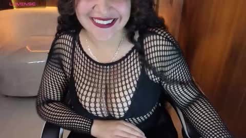 Snapshot of moon_tx chatting on October 12, 2025, 1:10 pm Online 800 to 1400 online show from October 12, 2025, 1:10 pm