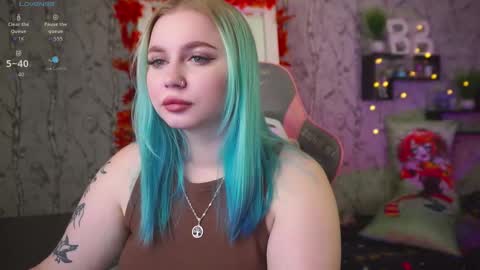 Snapshot of moon_valkyriie chatting on October 1, 2025, 9:59 am Emilia online show from October 1, 2025, 9:59 am