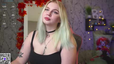 Snapshot of moon_valkyriie chatting on October 13, 2025, 9:31 am Emilia online show from October 13, 2025, 9:31 am