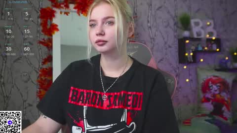 Snapshot of moon_valkyriie chatting on October 21, 2025, 7:53 am Emilia online show from October 21, 2025, 7:53 am