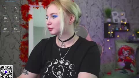 Snapshot of moon_valkyriie chatting on October 24, 2025, 9:06 am Emilia online show from October 24, 2025, 9:06 am