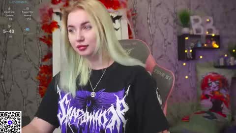 Snapshot of moon_valkyriie chatting on October 26, 2025, 9:04 am Emilia online show from October 26, 2025, 9:04 am