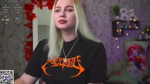 Snapshot of moon_valkyriie chatting on November 11, 2025, 8:47 am Emilia online show from November 11, 2025, 8:47 am