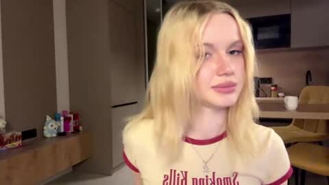 moonavellle_ online show from May 19, 2026, 2:18 am