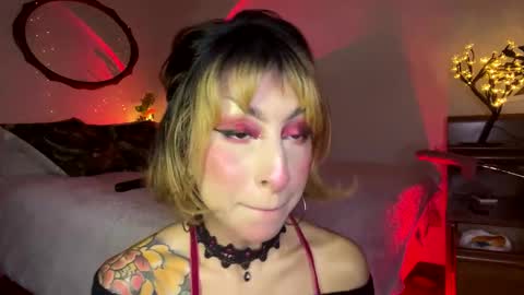 Snapshot of mooncinna chatting on November 21, 2025, 9:02 pm Cinna online show from November 21, 2025, 9:02 pm