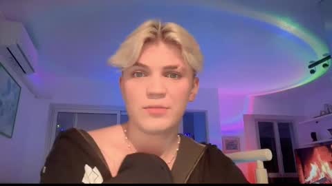 Snapshot of moonflamek chatting on February 22, 2026, 7:12 pm moonflamek online show from February 22, 2026, 7:12 pm