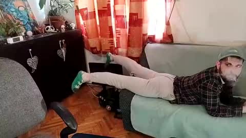 moonhold online show from November 4, 2025, 10:03 am