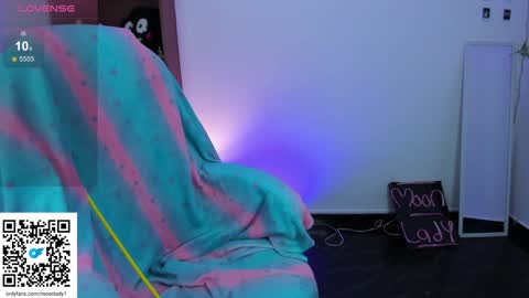 Snapshot of moonlady_ chatting on December 16, 2024, 3:40 am MOON online show from December 16, 2024, 3:40 am