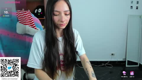 Snapshot of moonlady_ chatting on December 18, 2024, 10:35 pm MOON online show from December 18, 2024, 10:35 pm