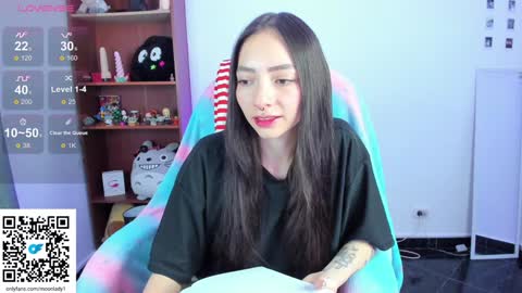 Snapshot of moonlady_ chatting on December 26, 2024, 10:52 pm MOON online show from December 26, 2024, 10:52 pm