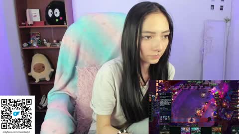 Snapshot of moonlady_ chatting on January 18, 2025, 5:20 am MOON online show from January 18, 2025, 5:20 am